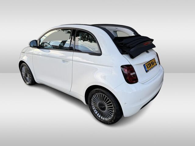 Fiat 500C Urban 42 kWh | SOH 98.43% | all season banden | stoelverwarming | applecarplay/android auto | achteruitrijcamera |