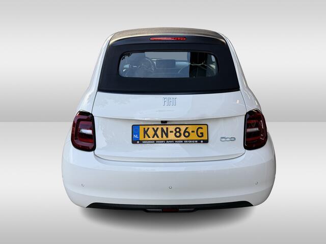 Fiat 500C Urban 42 kWh | SOH 98.43% | all season banden | stoelverwarming | applecarplay/android auto | achteruitrijcamera |