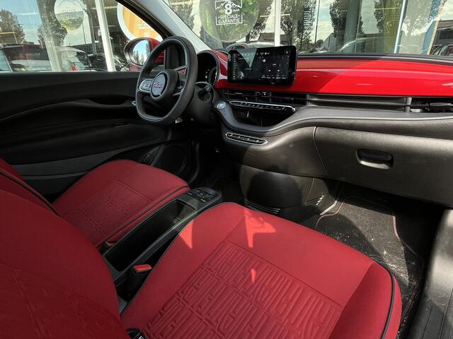 Fiat 500C RED Edition | Apple/Android | Verkeersbord detectie | Cruise control