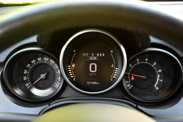 Fiat 500X 1.4 Turbo MultiAir Lounge automaat / zwart leer/stof / stuurverwarming / stoelverwarming / airco / cruise control / navi / USB / privacy glass achter