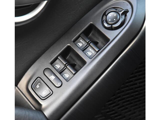 Fiat 500X 1.4 Turbo MultiAir Lounge automaat / zwart leer/stof / stuurverwarming / stoelverwarming / airco / cruise control / navi / USB / privacy glass achter