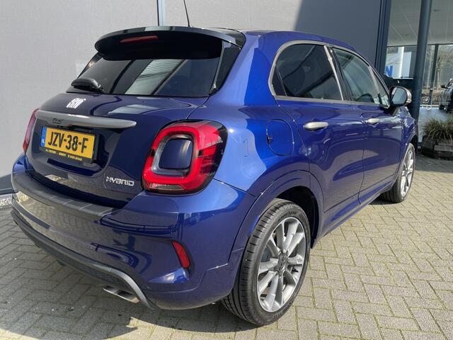 Fiat 500X 1.5 Hybrid Sport Achteruitrijcamera - Navigatie - Cruise control - Airco - Parkeersensoren - U-connect - Bluetooth - Radio - Stuur multifunctioneel - Start/stop systeem - Licht metalen velgen 18 inch - Keyless start - Led verlichting - Dodehoek detector -