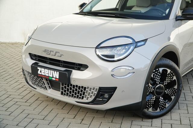 Fiat 600 1.2 Hybrid 136 PK La Prima | Navi | Camera | Carplay