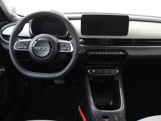 Fiat 600 600e La Prima 54 kWh LEDER | Stoelverwarming | Adaptive cruise | Camera | FP