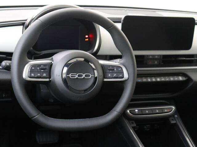 Fiat 600 600e La Prima 54 kWh LEDER | Stoelverwarming | Adaptive cruise | Camera | FP