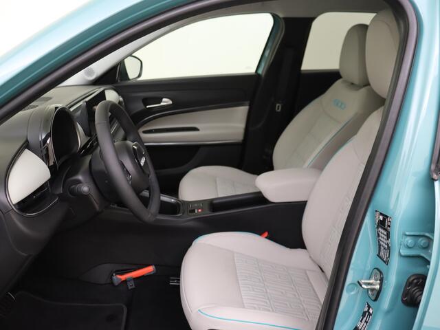 Fiat 600 600e La Prima 54 kWh LEDER | Stoelverwarming | Adaptive cruise | Camera | FP