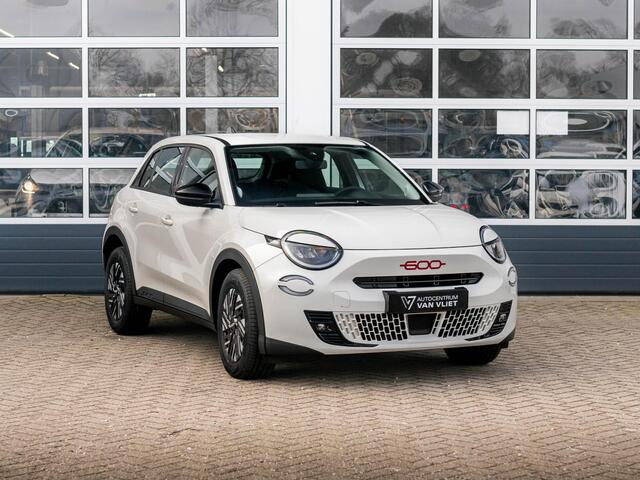 Fiat 600 600e RED 54 kWh | Mega scherpe Prijs, zolang de voorraad strekt ! | Gratis Wallbox