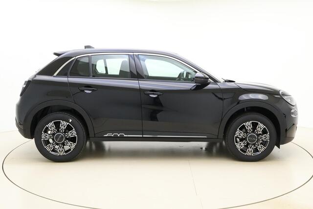 Fiat 600 1.2 Hybrid Black Edition | Apple Carplay/Android auto | Parkeersensoren | 17'' lichtmetalen velgen | LED verlichting | Automaat