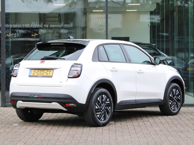 Fiat 600 600e RED 54 kWh | Apple Carplay / Climate / Cruise