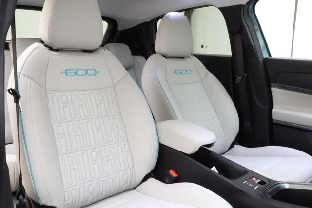 Fiat 600 600e La Prima 54 kWh 156 Pk | DEMO | 400+ Km WLTP | Electrische Achterklep | Lederen Bekleding | Camera Achter | Keyless Start