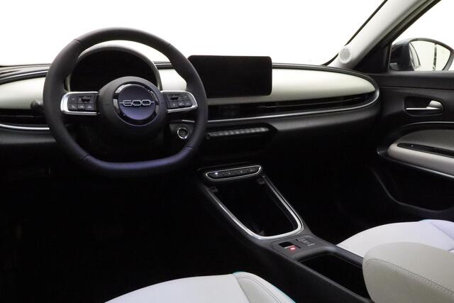 Fiat 600 600e La Prima 54 kWh 156 Pk | DEMO | 400+ Km WLTP | Electrische Achterklep | Adaptieve Cruise Control | Camera Achter | Lederen Bekleding