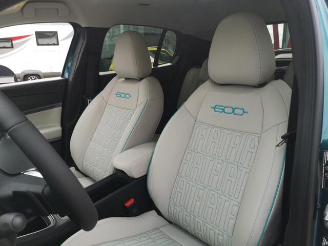 Fiat 600 1.2 Hybrid La Prima 136 PK | Full option | Camera | Stoelverwarming | Carplay | Dodehoeksens.
