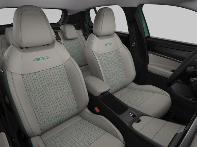 Fiat 600 1.2 Hybrid La Prima | Clima | Adapt. Cruise | Camera | BSM | 18" | Stoelverwarming | Apple Carplay | Elektr. A-Klep