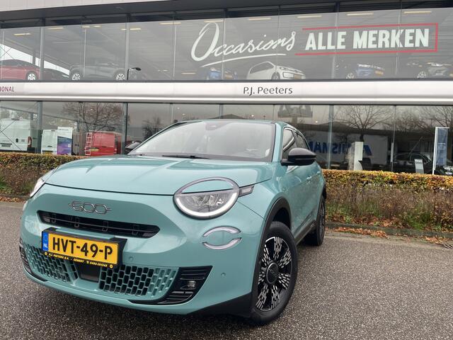 Fiat 600 1.2 Hybrid Urban Climate control - Cruise control - Parkeersensoren - Achteruitrijcamera - Navigatie - Bluetooth - Apple carplay - Keyless entry and start - Dodehoek detector - Regensensor - stuur multifunctioneel