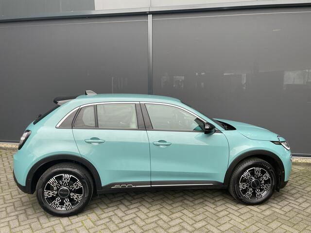 Fiat 600 1.2 Hybrid Urban Climate control - Cruise control - Parkeersensoren - Achteruitrijcamera - Navigatie - Bluetooth - Apple carplay - Keyless entry and start - Dodehoek detector - Regensensor - stuur multifunctioneel