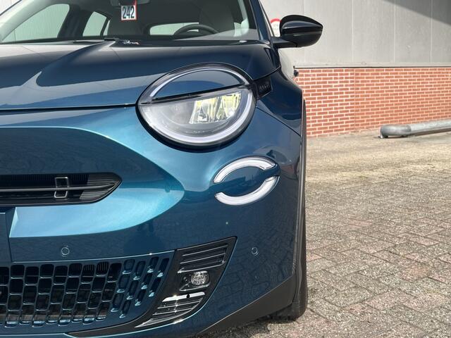 Fiat 600 600e Urban 54 kWh | Pack Comfort | Pack Style | Camera | Carplay | 17
