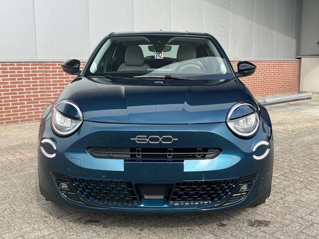 Fiat 600 600e Urban 54 kWh | Pack Comfort | Pack Style | Camera | Carplay | 17