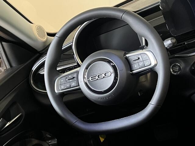 Fiat 600 1.2 136pk Hybrid * Pack Style