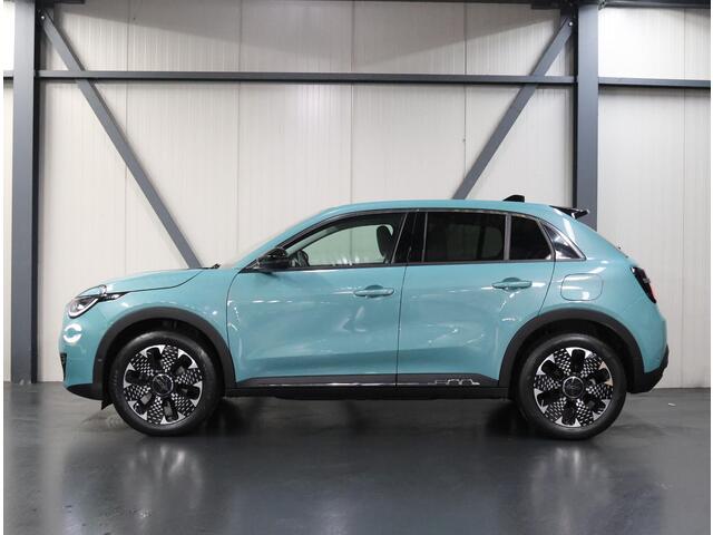 Fiat 600 600e La Prima 54 kWh | Camera | AppleCarPlay/AndroidAuto | Adaptive CruiseControl met Stop&Go | Elektrische Bestuurdersstoel | Stoelverwarming | Rondom Parkeersensoren | Navigatie | HillHold | Dodehoekdetectie |