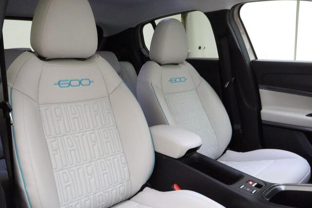 Fiat 600 600e La Prima 54 kWh 156 Pk | DEMO | 400+ Km WLTP | Electrische Achterklep | Adaptieve Cruise Control | Camera Achter | Lederen Bekleding