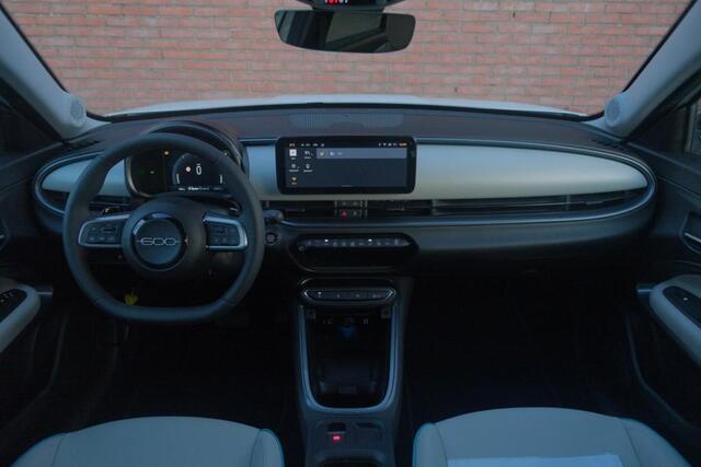 Fiat 600 1.2 Hybrid 110pk DCT6 La Prima | Navi | App Connect | Adaptive Cruise | Climate | Keyless | Camera | Leder | Elektrische Achterklep
