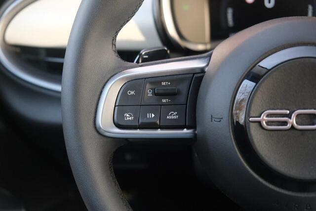 Fiat 600 1.2 Hybrid 110pk DCT6 La Prima | Navi | App Connect | Adaptive Cruise | Climate | Keyless | Camera | Leder | Elektrische Achterklep