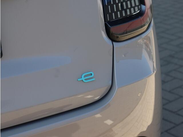 Fiat 600 600e La Prima 54 kWh | Navi | Camera | Carplay | 18"