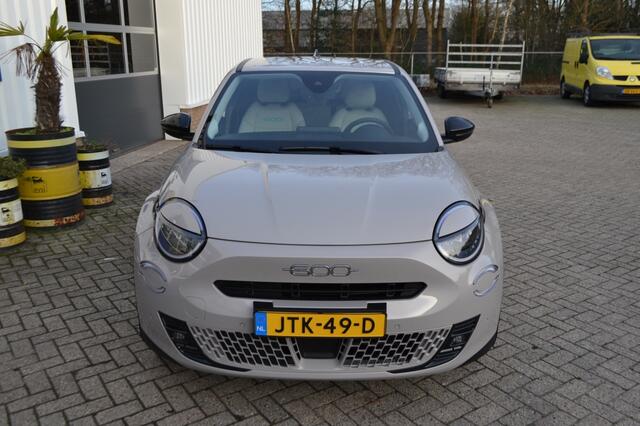 Fiat 600 600e La Prima 54 kWh