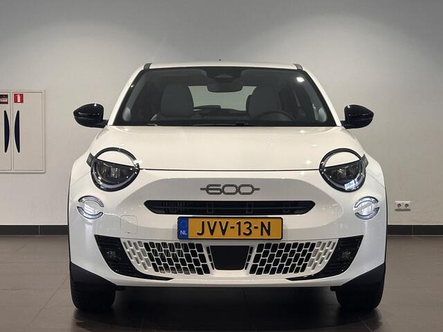 Fiat 600 Urban 1.2 Hybrid 145pk e-DCS6 | 8 JAAR GARANTIE! | APPLE CARPLAY / ANDROID AUTO | CLIMA | PARKEERSENSOREN | ISOFIX |