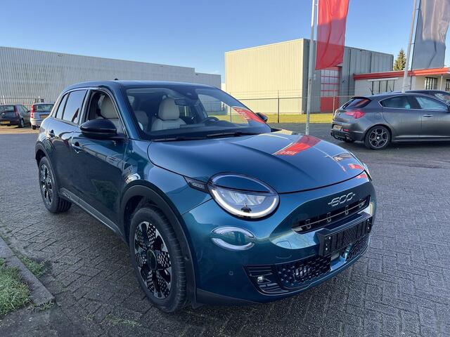 Fiat 600 1.2 Hybrid La Prima | Full option | Camera | Stoelverwarming | Leder | Carplay | Massage | Droneview | LED