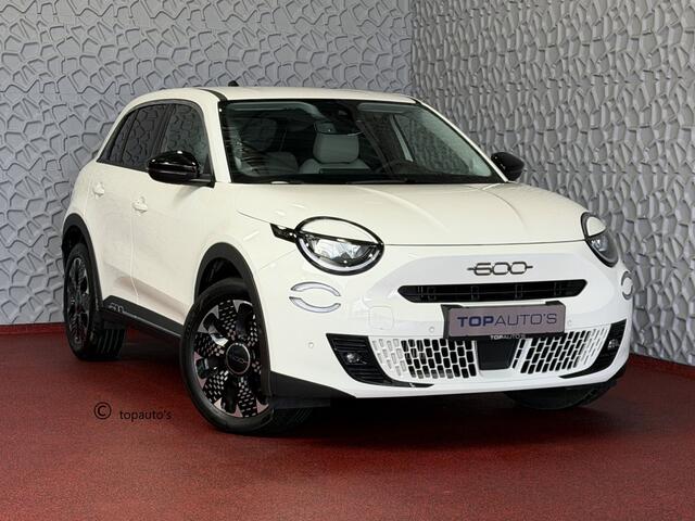 Fiat 600 1.2 HYBRID LA PRIMA LEER MASSAGE ELEK.STOEL CAMERA CARPLAY ADAP.CRUISE STOELVERW. ELEK.KLEP 18''LMV ? Top Auto Fiat Wijchen , 30 Jaar ervaring in Fiat , Wij leveren de : Icon / La Prima / Pop / Sport . Urban / Benzine / Hybrid . Met Fabrieksgarantie ?