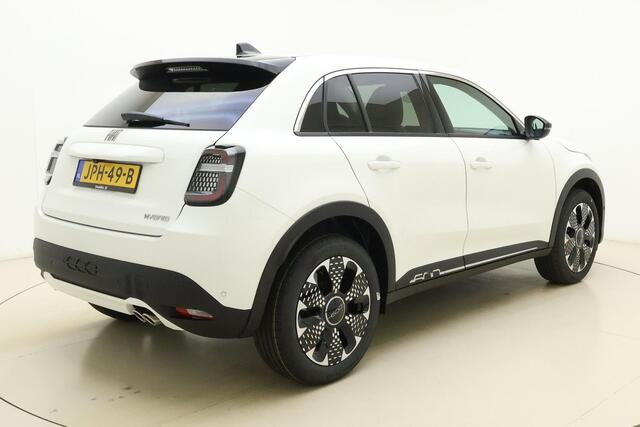 Fiat 600 1.2 Hybrid La Prima | Camera | Lederen bekleding | Stoelverwarming | 18'' lichtmetalen velgen | Elektrische achterklep | LED verlichting | Keyless