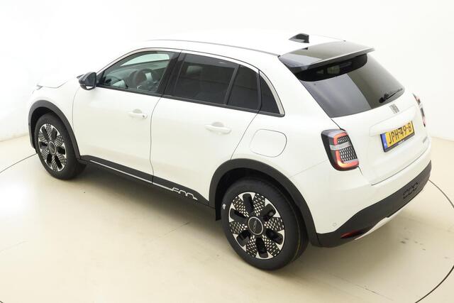 Fiat 600 1.2 Hybrid La Prima | Camera | Lederen bekleding | Stoelverwarming | 18'' lichtmetalen velgen | Elektrische achterklep | LED verlichting | Keyless