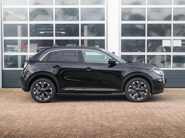 Fiat 600 600e La Prima 54 kWh | Carplay | Elek. Stoel | Stoelverwarming | Keyless | LED | Clima