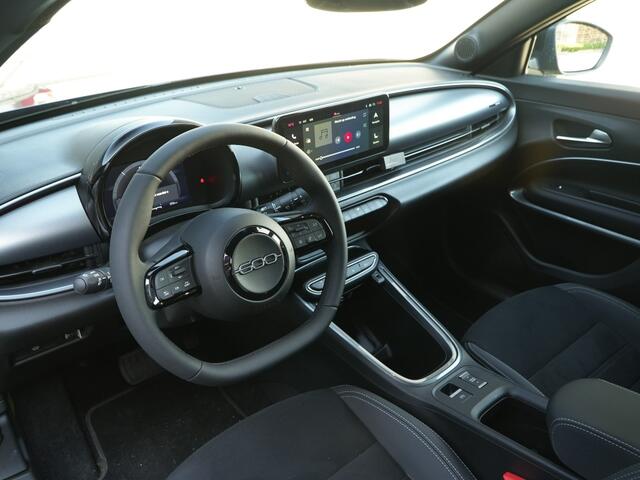 Fiat 600 600e Sport 54 kWh | Navi | Carplay | Camera | Winter | 18"