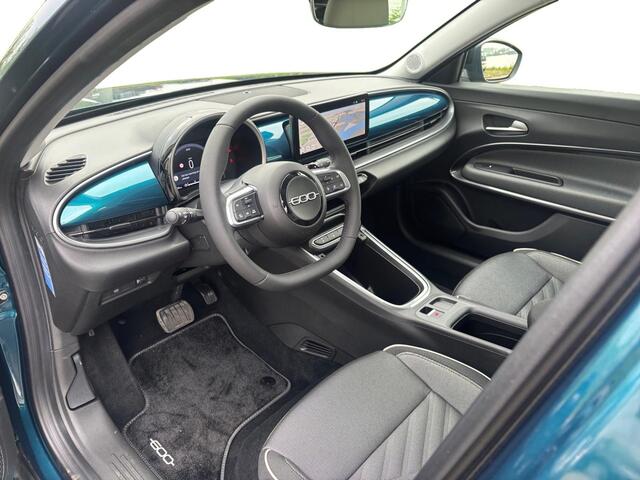 Fiat 600 La Prima 1.2 Hybrid 145pk | ALL-SEASON BANDEN | CAMERA | NAVI | APPLE CARPLAY / ANDROID AUTO |