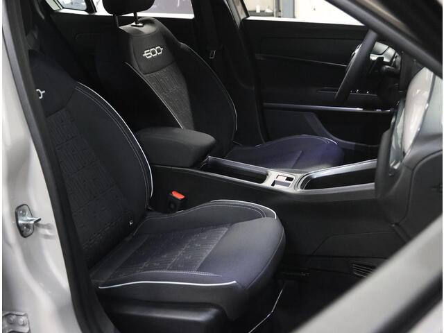 Fiat 600 1.2 110PK Urban | 1ste eigenaar | AppleCarPlay/AndroidAuto | Climate Control | Cruise Control | Camera | Parkeersensoren | Navigatie | AUTOMAAT | LM velgen | Keyless | LED | Isofix | Sfeerverlichting | Stoel/Voorruitverwarmd |