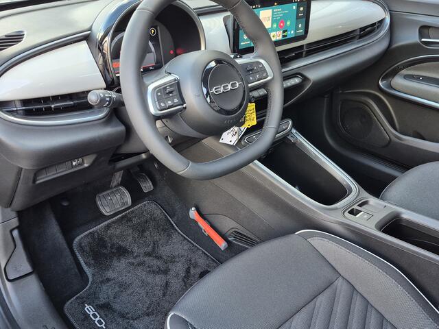 Fiat 600 1.2 Hybrid ICON 145pk Pracht model nrm demo