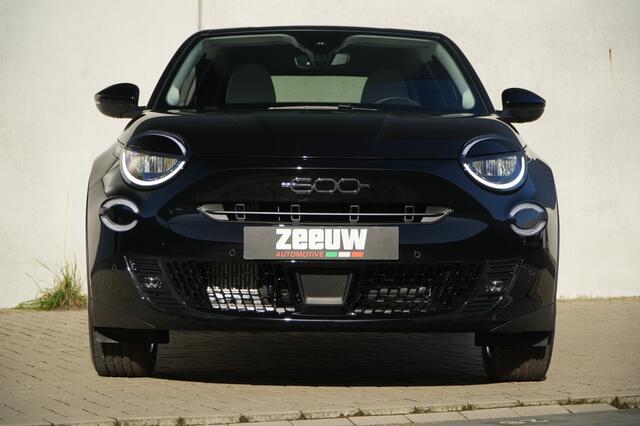 Fiat 600 600e La Prima 54 kWh | Leder | Navi | Camera | Carplay | 18"