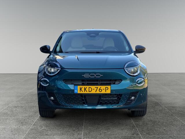 Fiat 600 600e La Prima 54 kWh | Pack Dolce Vita | Pack Winter | Navi | Carplay |
