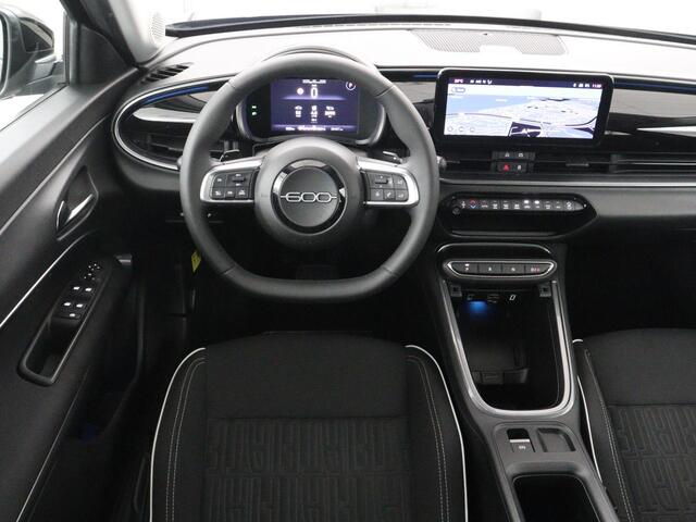 Fiat 600 1.2 Hybrid Urban | Stoelverwarming | 360 camera | | Stoelverwarming | 360 camera | Cruise control | Navigatie | Carplay | DAB | Climate control | Full LED | Park assist | Sfeerverlichting