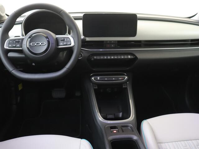 Fiat 600 1.2 Hybrid La Prima | Stoelverwarming | Elek. Achterklep | Camera | 136PK |