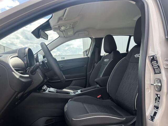 Fiat 600 1.2 Hybrid Icon / Apple Carplay & Android Auto / Cruise Control / Keyless Entry / Achteruitrijcamera / Parkeersensoren voor & achter / Airco /