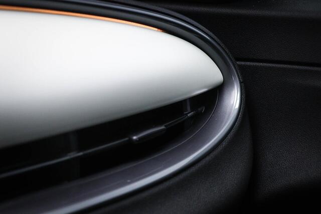Fiat 600 600e La Prima 54 kWh | SOH 96% | STOELVERWARMING | MASSAGE | DAB | APPLE | CAMERA