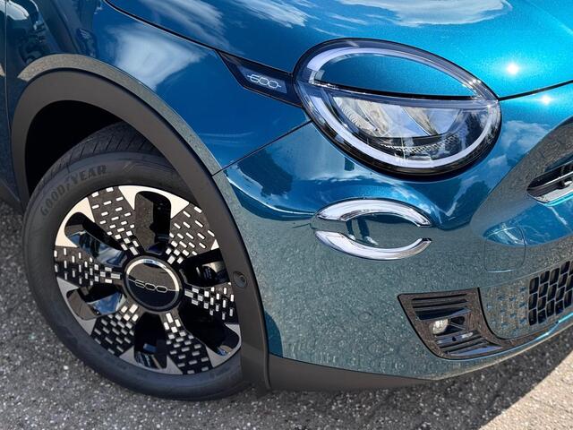 Fiat 600 600e La Prima 54 kWh | Apple-Android | Stoelmassage | Winter Pack