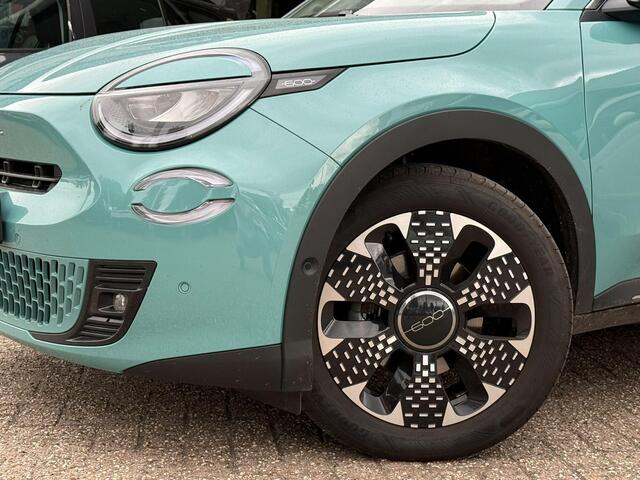 Fiat 600 600e La Prima 54 kWh | Camera | Carplay | Leer