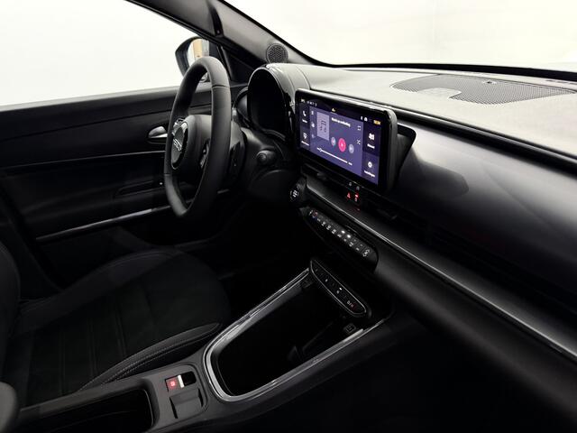 Fiat 600 1.2 Hybrid Sport 145PK Camera, Apple carplay, Rijstrook correctie, velgen, Stoelmassage, Verstelbare stoelen, Stoelverwarming, Cruise control adaptief, 2 Jaar garantie