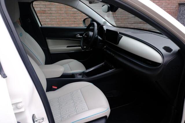Fiat 600 1.2 Hybrid 110pk DCT6 La Prima | Navi | App Connect | Adaptive Cruise | Climate | Keyless | Camera | Leder | Elektrische Achterklep