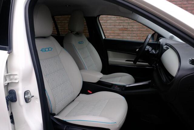 Fiat 600 1.2 Hybrid 110pk DCT6 La Prima | Navi | App Connect | Adaptive Cruise | Climate | Keyless | Camera | Leder | Elektrische Achterklep