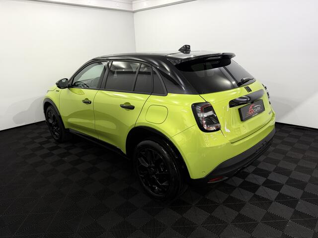 Fiat 600 1.2 Hybrid Sport 145PK Camera, Apple carplay, Rijstrook correctie, velgen, Stoelmassage, Verstelbare stoelen, Stoelverwarming, Cruise control adaptief, 2 Jaar garantie